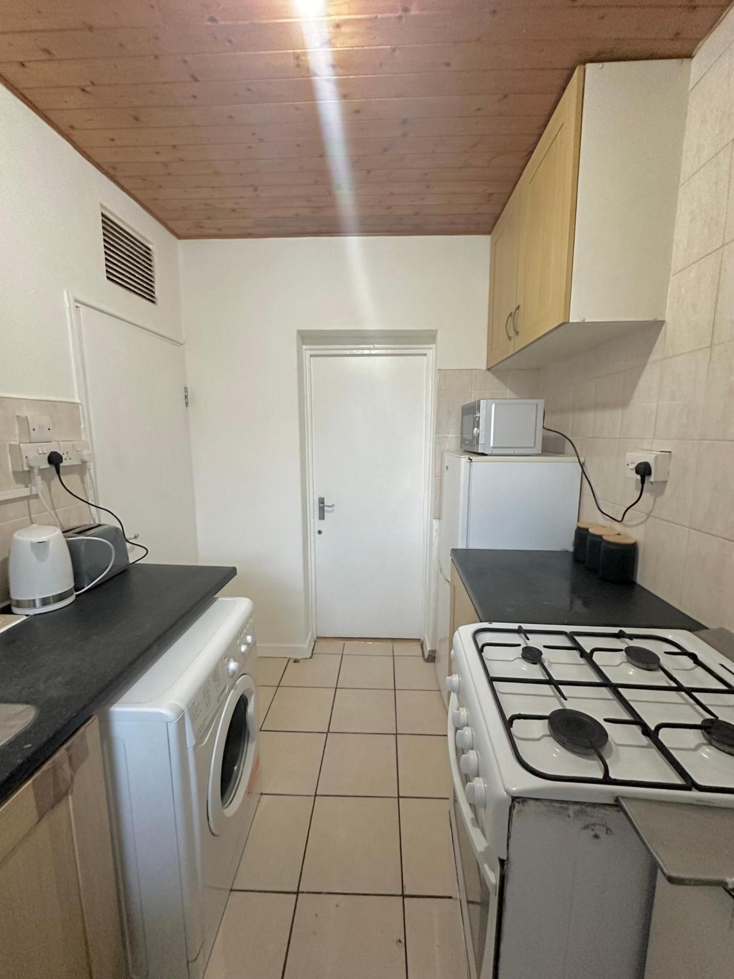 1 Bedroom Flat In Whitechapel, Londra Esterno foto