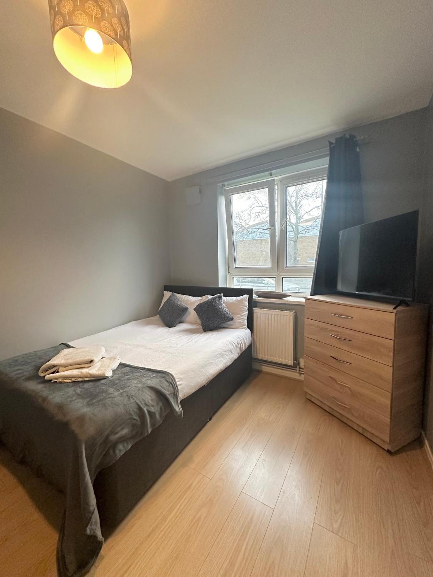 1 Bedroom Flat In Whitechapel, Londra Esterno foto