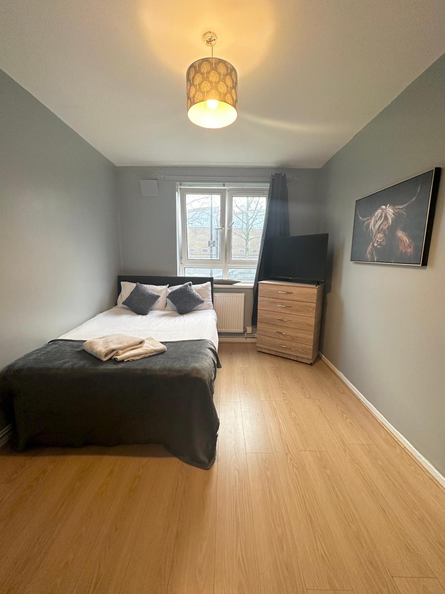 1 Bedroom Flat In Whitechapel, Londra Esterno foto