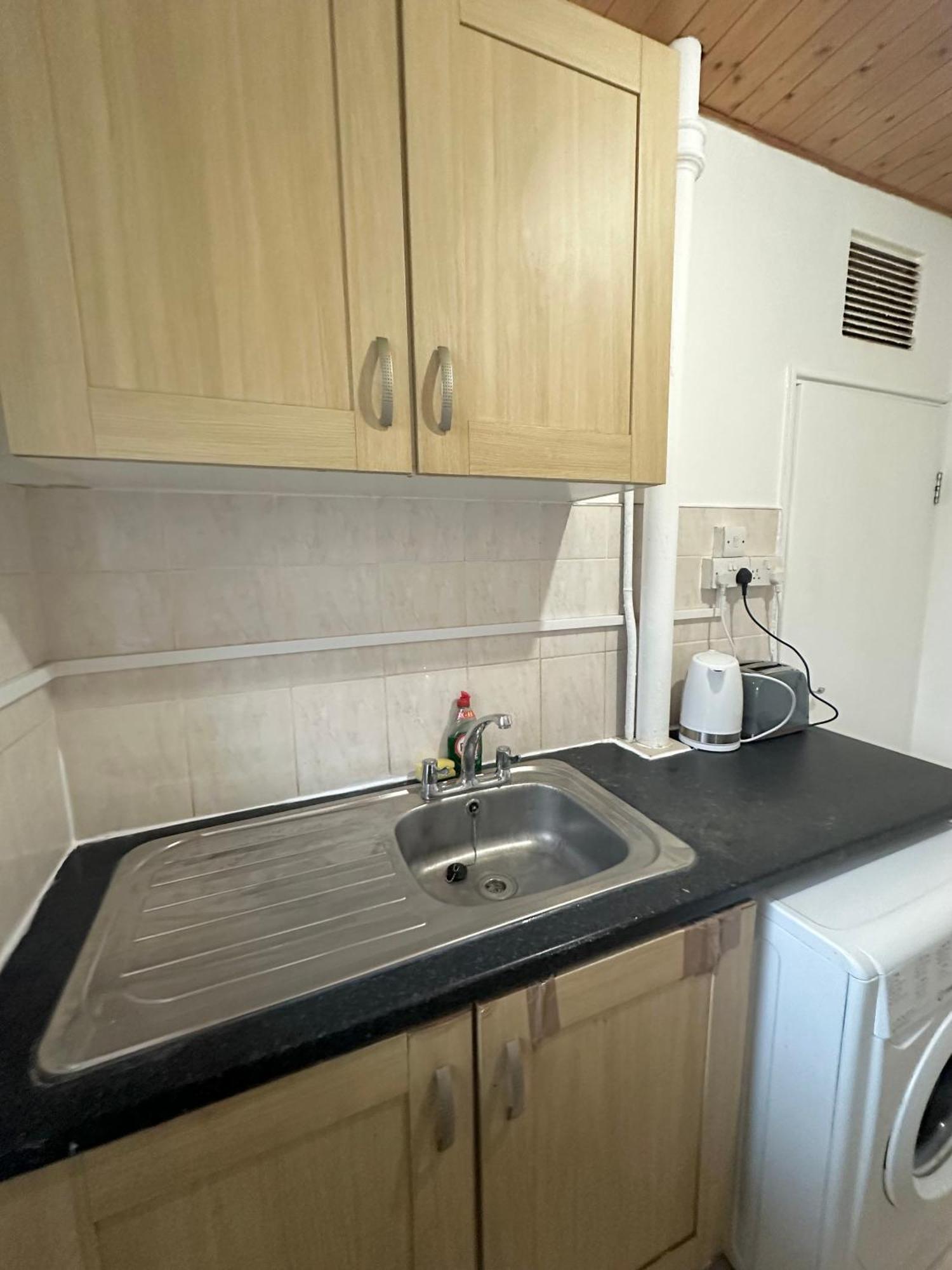 1 Bedroom Flat In Whitechapel, Londra Esterno foto