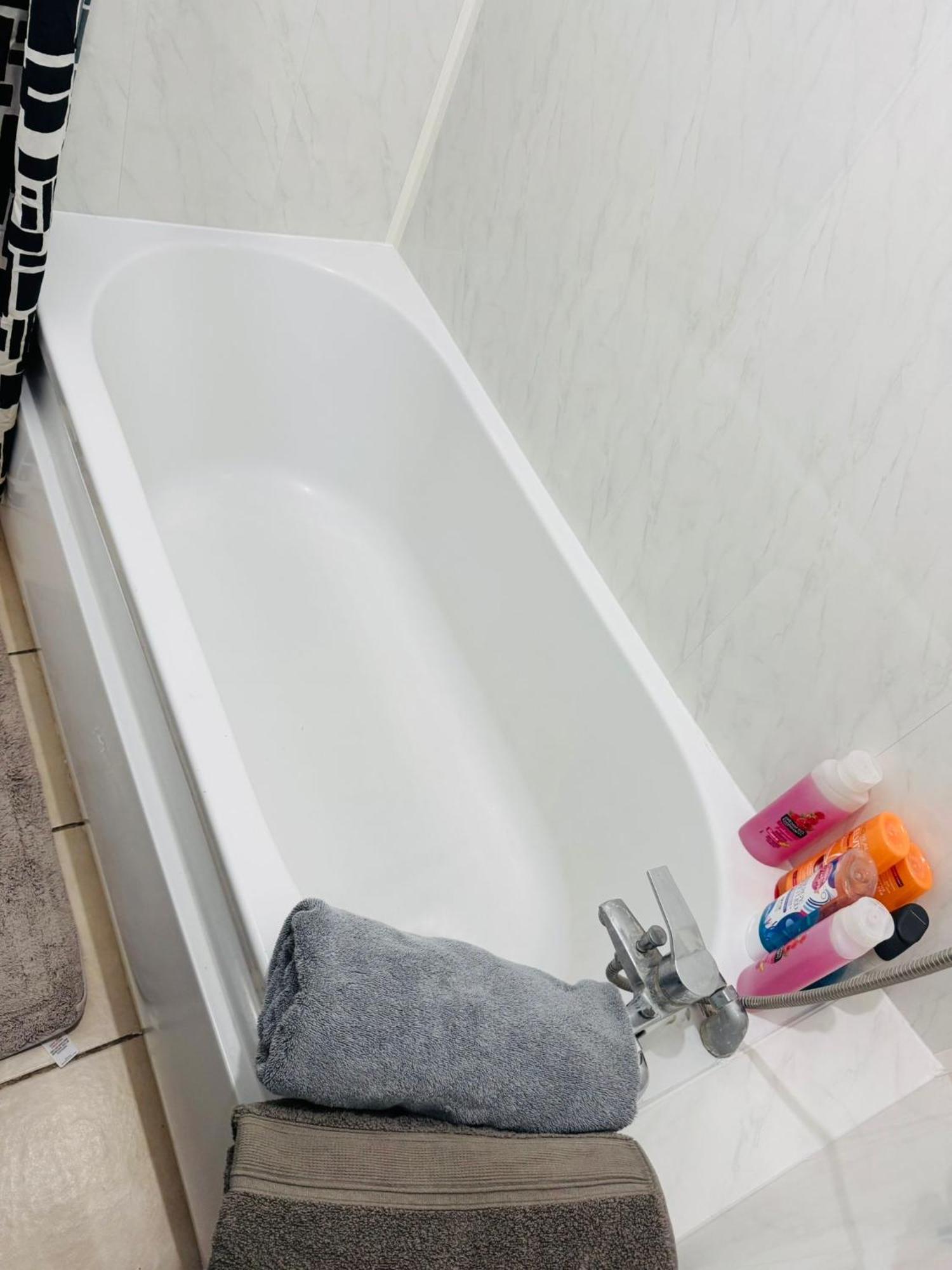 1 Bedroom Flat In Whitechapel, Londra Esterno foto
